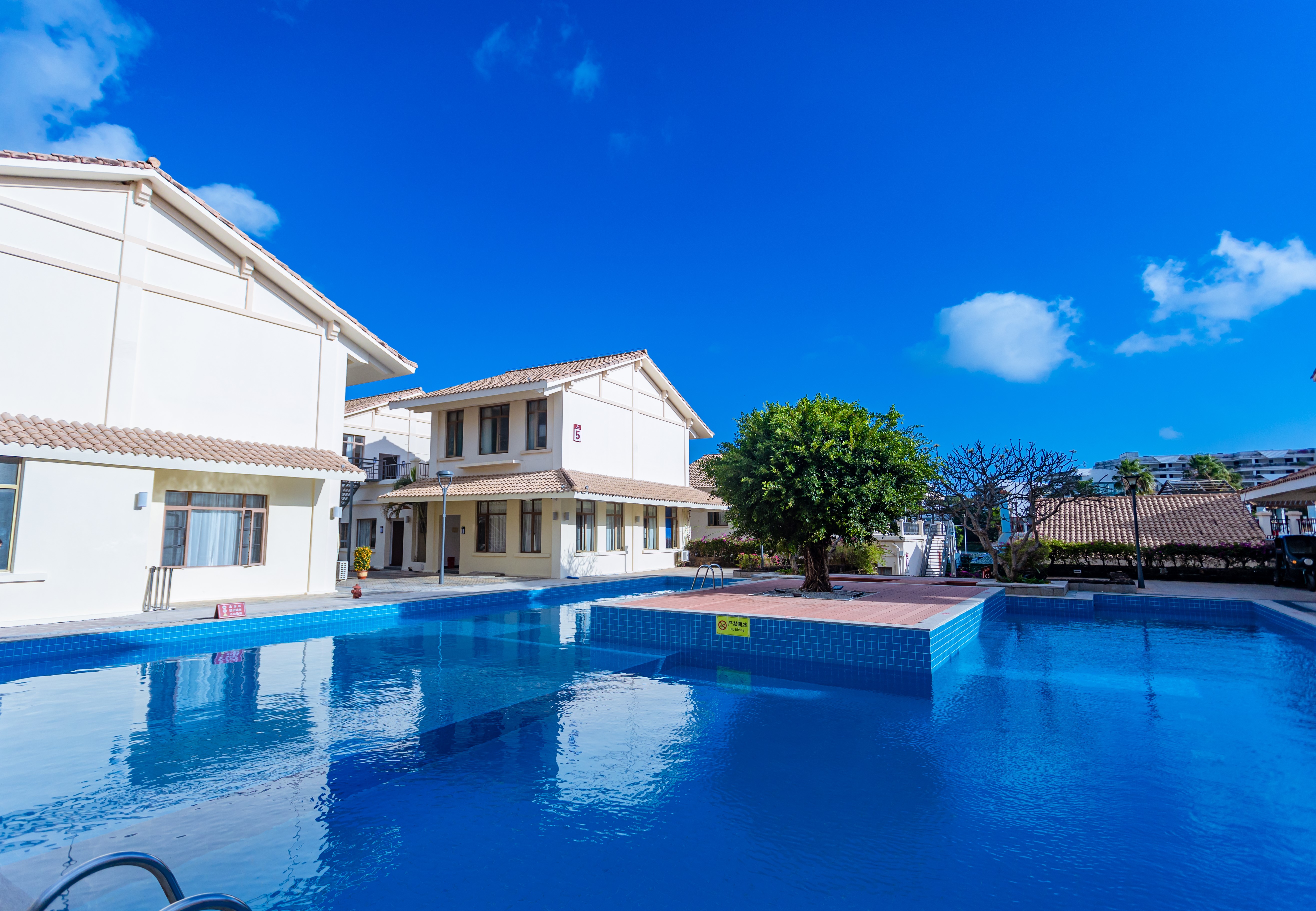 三亚亚龙湾亚泰山湖海酒店 封面图