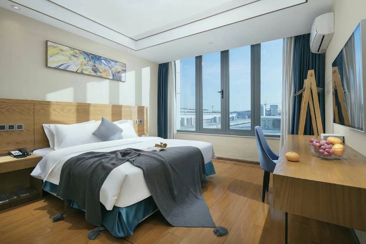 三亚逸呈酒店(解放路步行街三亚湾店)图片1